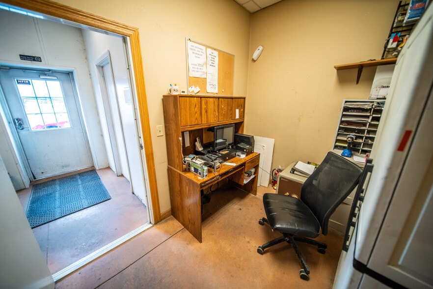 More Photos Of 501 11th St NE, Austin Carwash For Sale