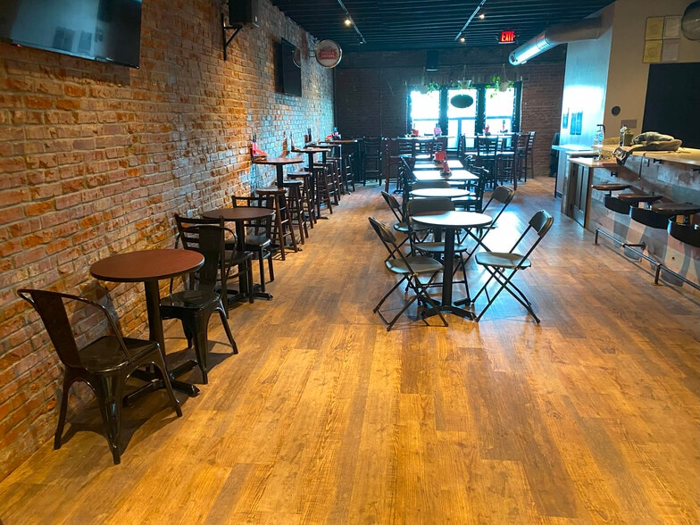 More Photos Of 4247 S Kingshighway Blvd, Saint Louis Bar For Lease