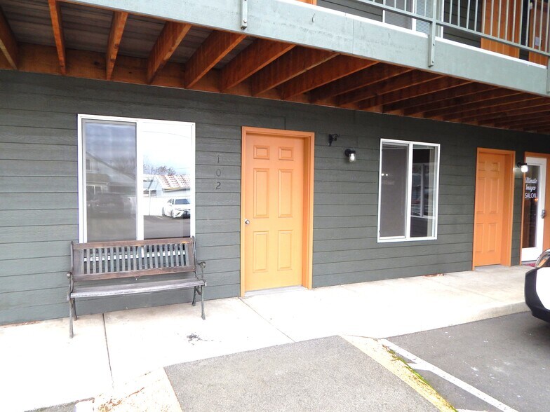 More Photos Of 1562 NE Vine St, Roseburg Office For Lease