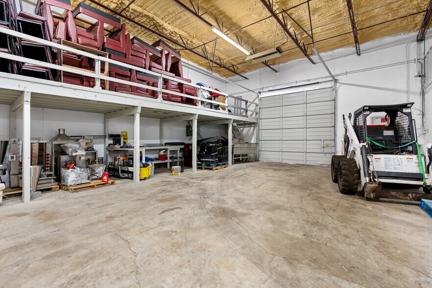 More Photos Of 414 Culebra Rd, San Antonio Light Manufacturing For Lease