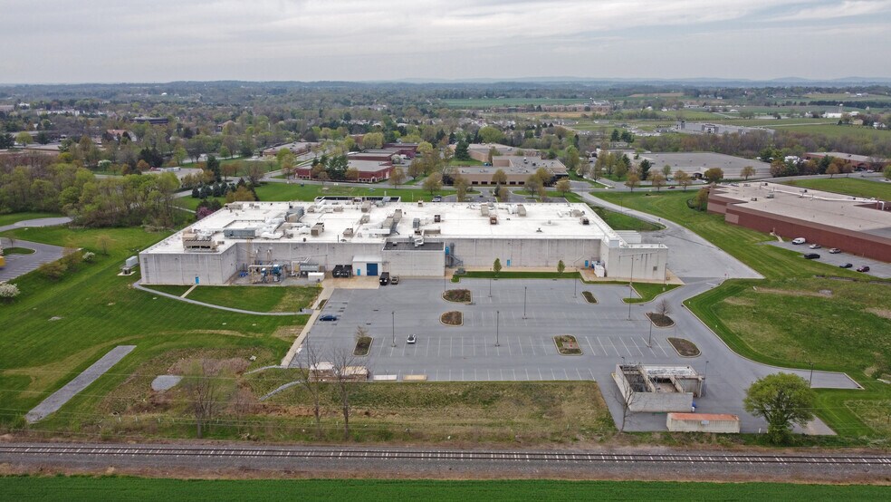 More Photos Of 1838 Colonial Village Ln, Lancaster Warehouse For Lease