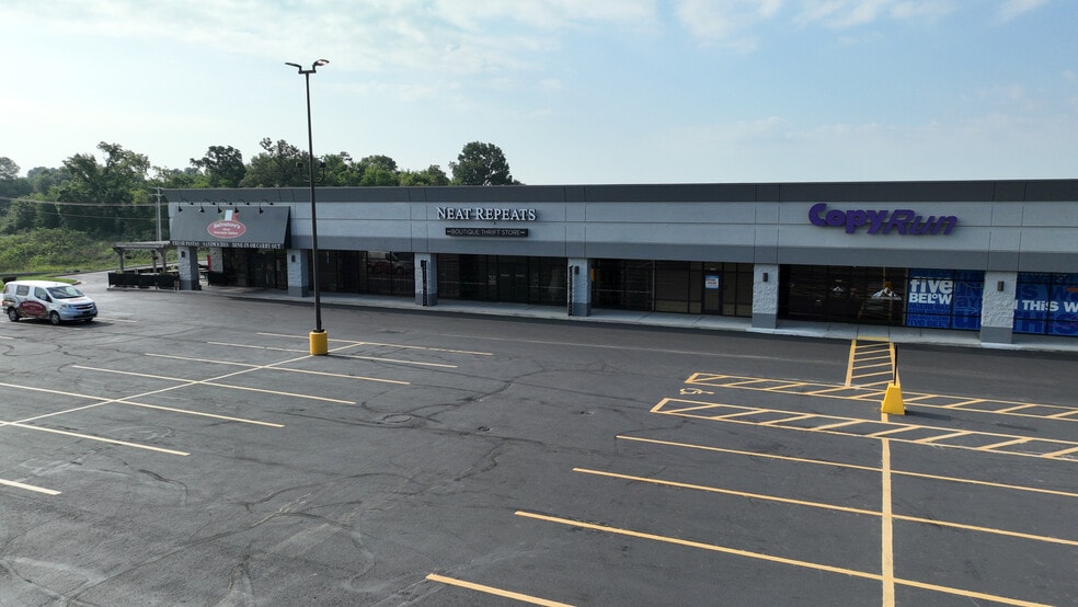 More Photos Of 1932-1966 W Retail Ln, Ozark General Retail For Lease