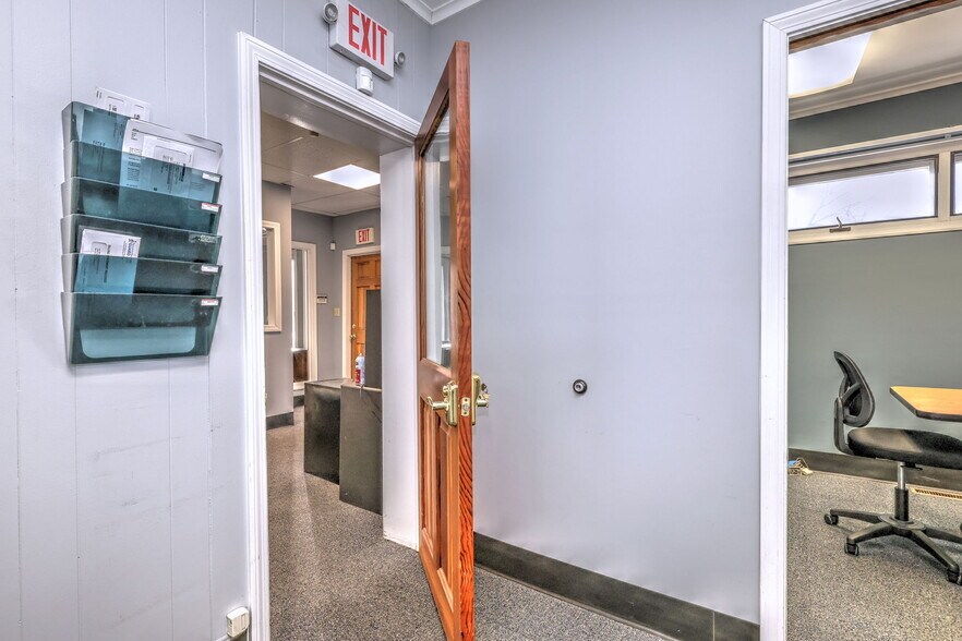 More Photos Of 1948 Chapel St, New Haven Office For Sale