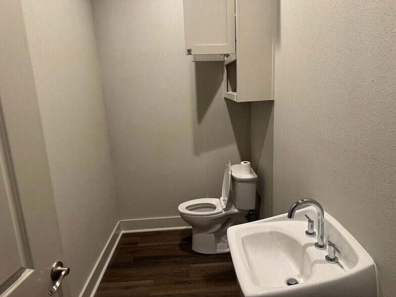 More Photos Of 8805 Industrial Parkway, Beaumont Warehouse For Lease