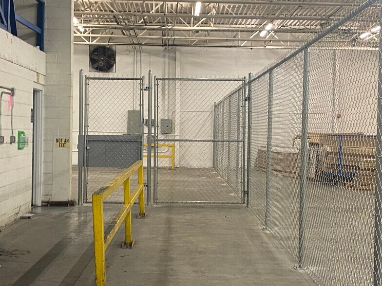 More Photos Of 179 Merrimon Ave, Weaverville Warehouse For Lease