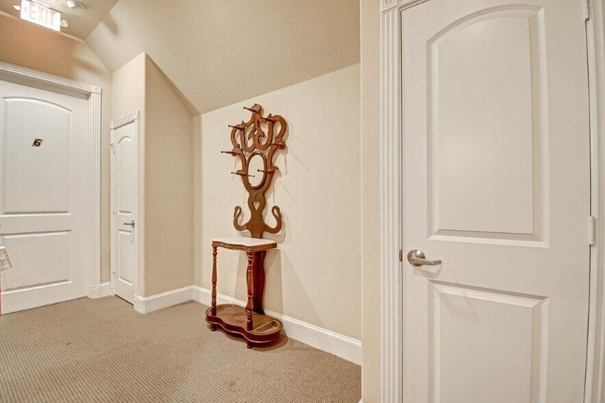 More Photos Of 303 Longmire Rd, Conroe Office For Lease