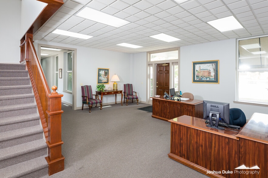 More Photos Of 215 N College Ave, Fayetteville Office For Lease
