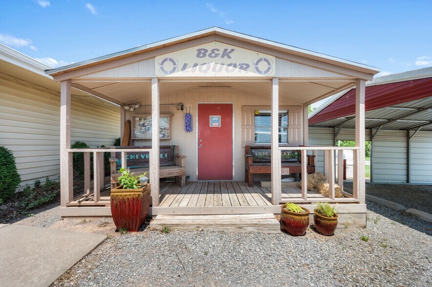 More Photos Of 10277 N 2130 Rd, Foss Convenience Store For Sale