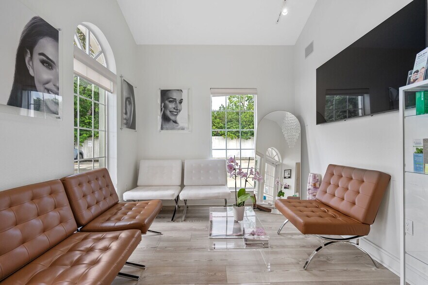 More Photos Of 3900 Clark Rd, Sarasota Medical For Sale