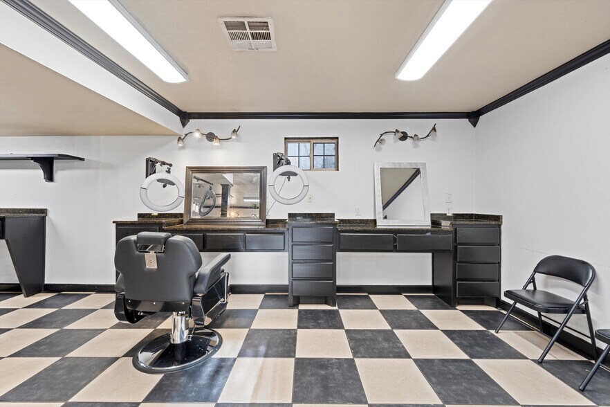 More Photos Of 408 N 25th St, Waco General Retail For Sale