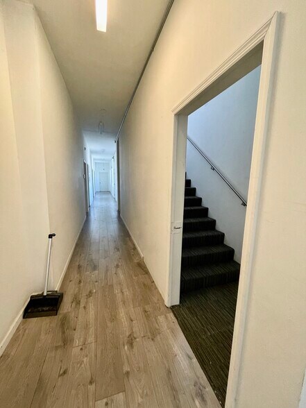 More Photos Of 827 E Jefferson Blvd, Los Angeles Light Manufacturing For Lease