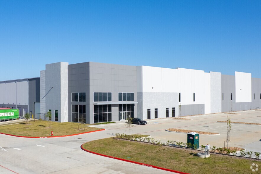 More Photos Of 16801 FM 2354 Rd, Baytown Warehouse For Sale