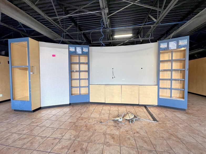 More Photos Of 1344-1358 E Bristol Rd, Burton Freestanding For Lease