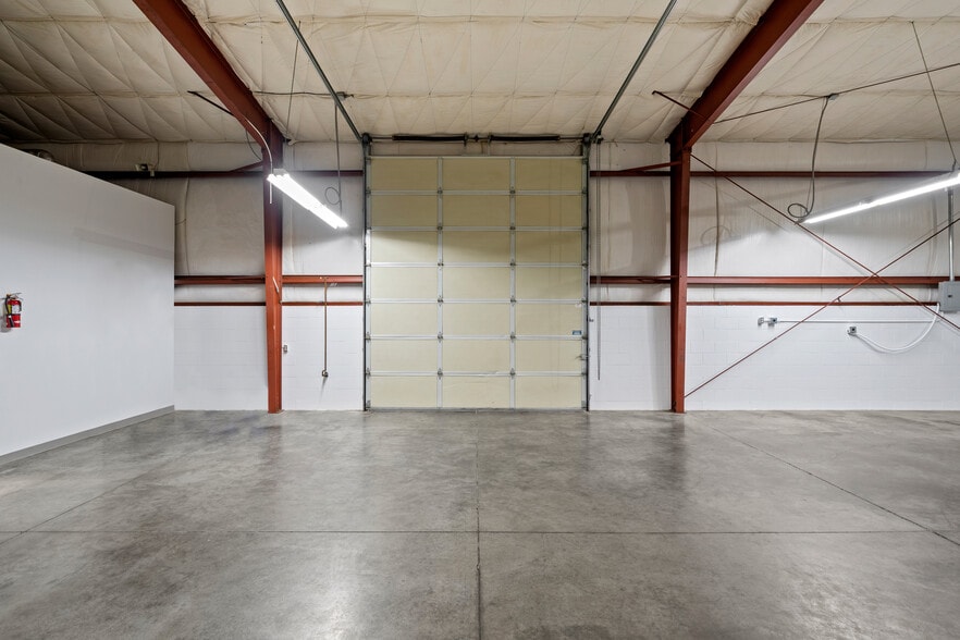 More Photos Of 13735 SW Galbreath Dr, Sherwood Warehouse For Lease