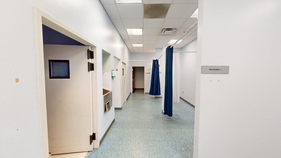 More Photos Of 1321 Tower Rd, Schaumburg Medical For Lease