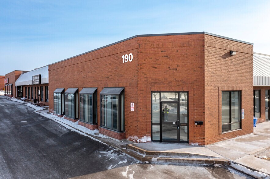 More Photos Of 190 Britannia Rd E, Mississauga Flex For Sale