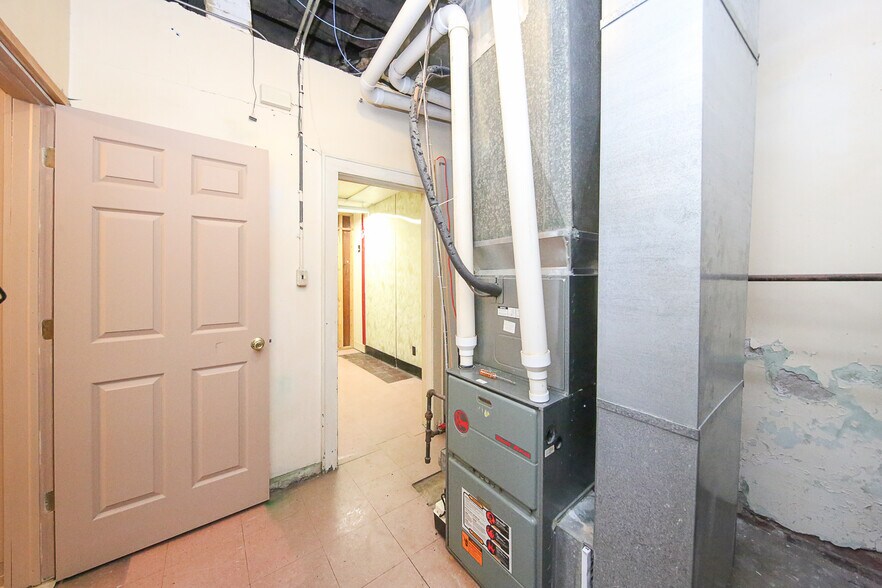 More Photos Of 130-148 Penn Ave, Salem Storefront Retail Office For Sale