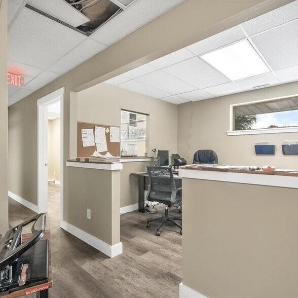 More Photos Of 25400-25430 Goddard Rd, Taylor Medical For Sale