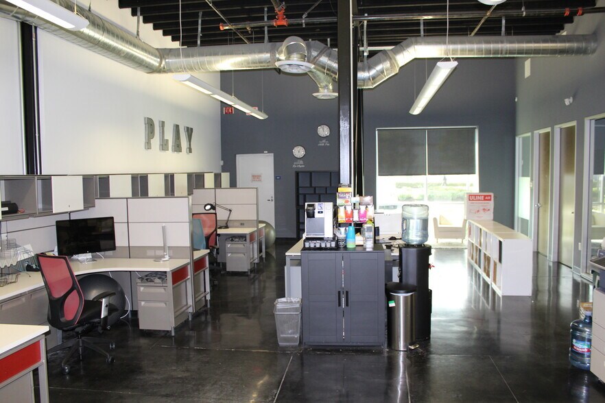 More Photos Of 14520 Delta Ln, Huntington Beach Industrial For Sale
