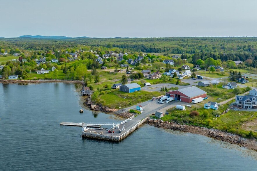 More Photos Of 88 Sargent St, Winter Harbor Freestanding For Sale