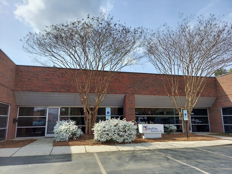 More Photos Of 625 Hutton St, Raleigh Showroom For Lease