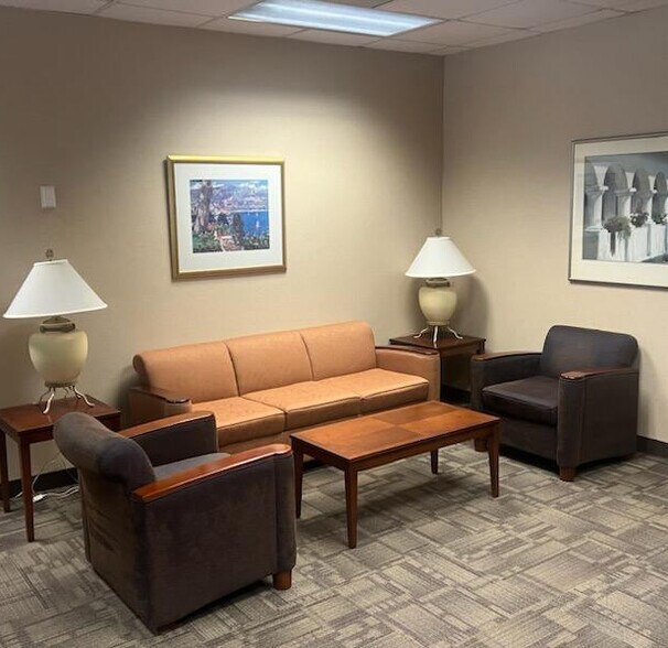 More Photos Of 324 W Wendover Ave, Greensboro Office For Lease