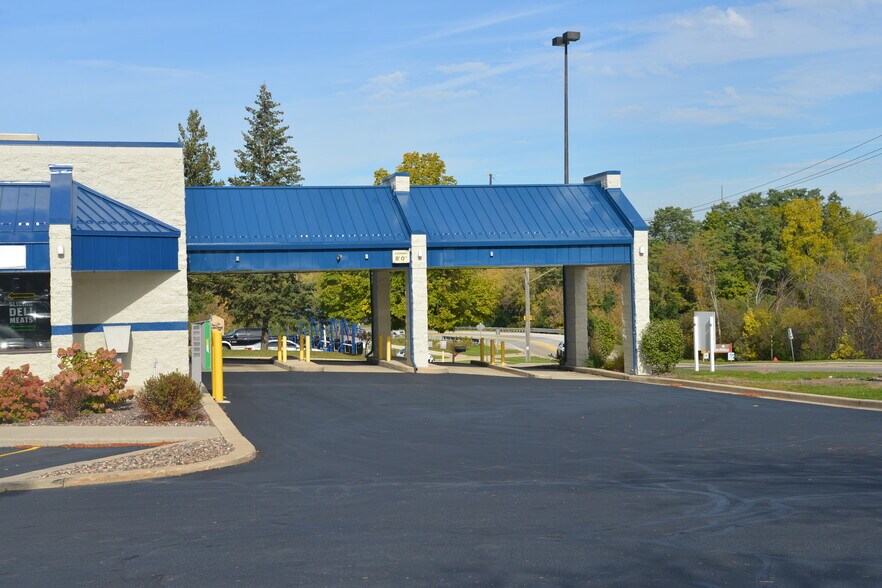 More Photos Of 827 N Rochester St, Mukwonago Unknown For Sale