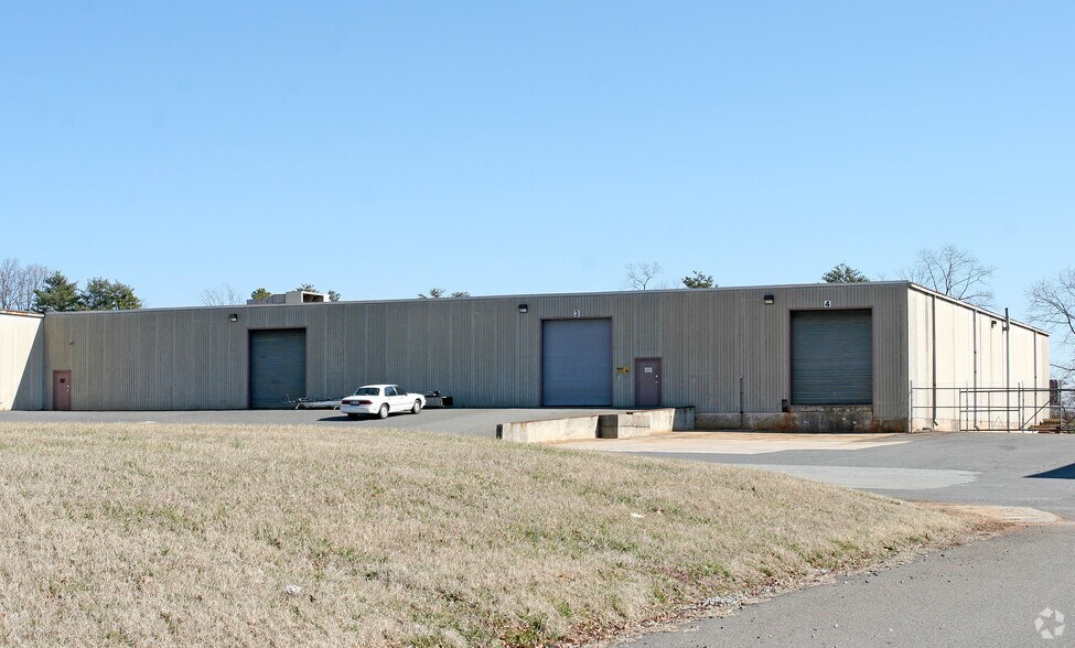 More Photos Of 8665 W Market St, Greensboro Warehouse For Lease