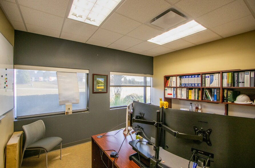 More Photos Of 104 Vantage Point Dr, West Columbia Showroom For Lease