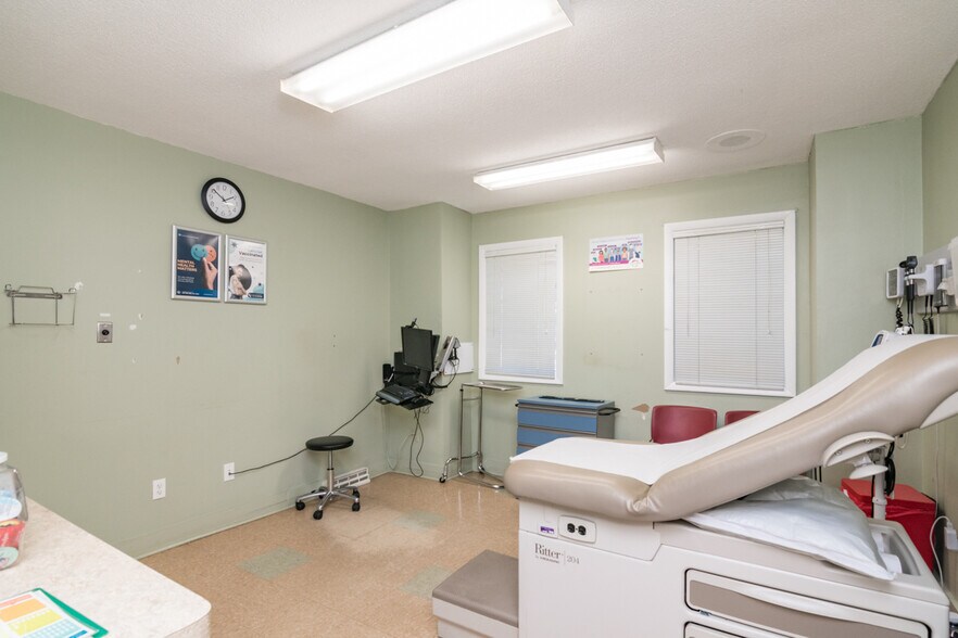 More Photos Of 860 Boston Rd, Springfield Medical For Lease