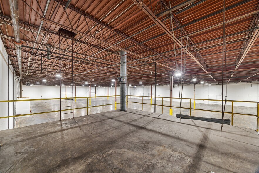 More Photos Of 237-265 E Belz Blvd, Memphis Distribution For Lease