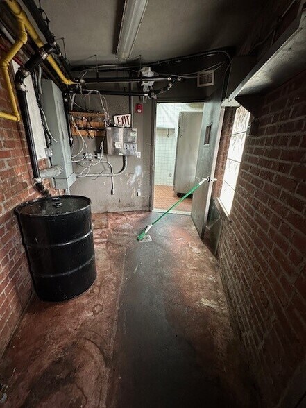 More Photos Of 31 South St, Mount Vernon Light Manufacturing For Lease