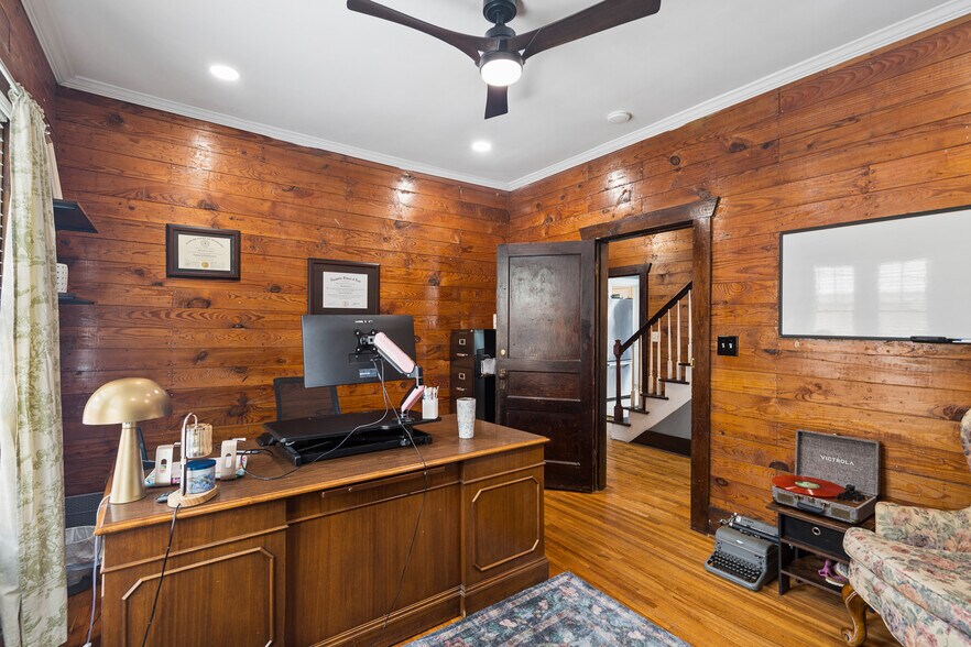 More Photos Of 207 University Ave, Lebanon Office For Sale