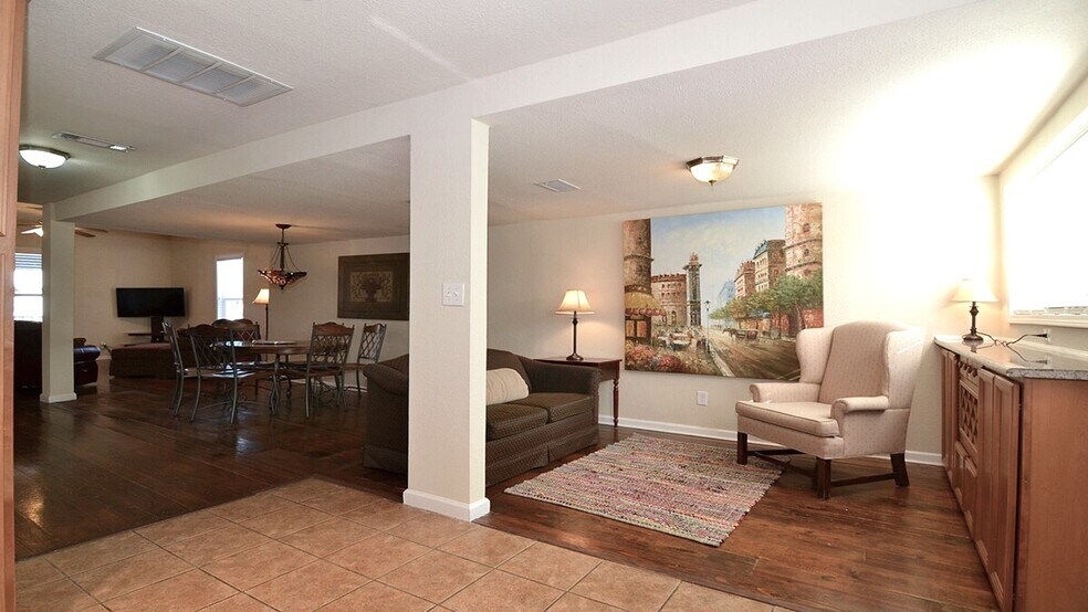 More Photos Of 227 Elm St, McKinney Freestanding For Sale