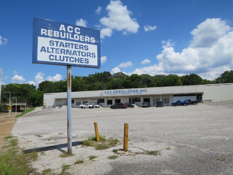 More Photos Of 845 E E.H. Crump Blvd, Memphis Warehouse For Sale