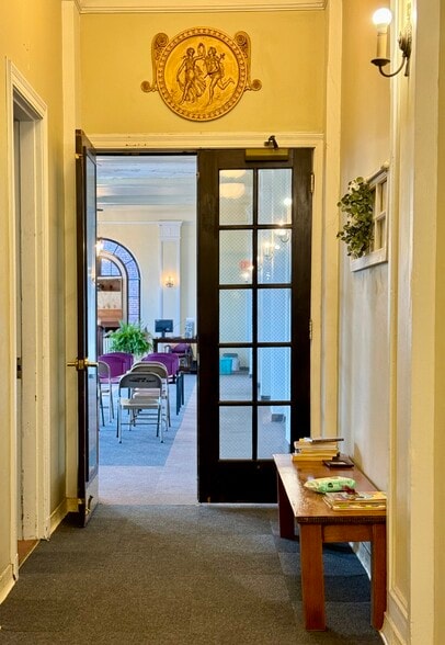 More Photos Of 118 E Court St, Paris Hotel For Sale