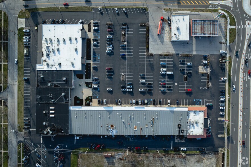 More Photos Of 1616 E Wooster St, Bowling Green Freestanding For Lease