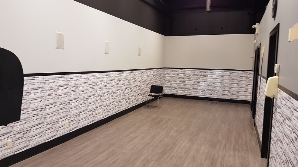 More Photos Of 5580 45 St, Red Deer General Retail For Lease