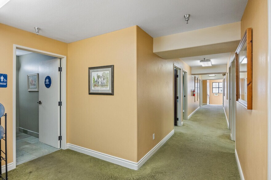 More Photos Of 28350 Roadside Dr, Agoura Hills Storefront For Sale