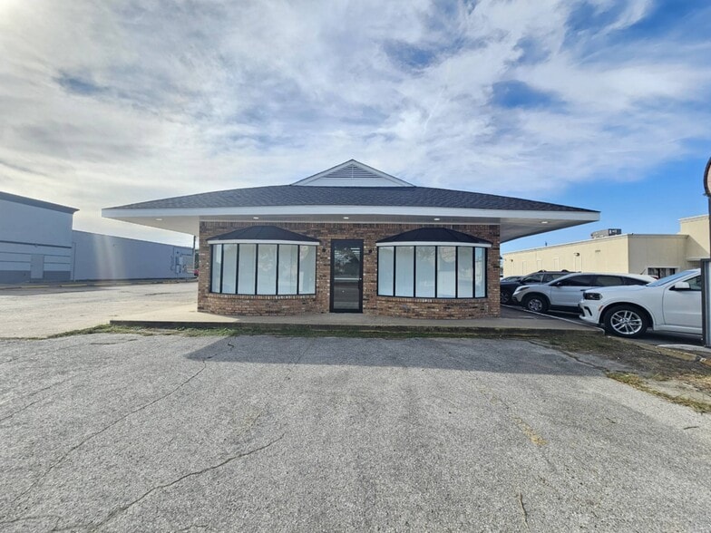 More Photos Of 1032 Pasadena Blvd, Pasadena General Retail For Lease