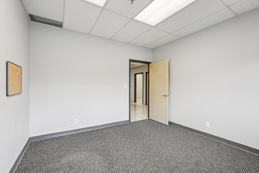 More Photos Of 970 N Broadway, Yonkers Medical For Lease