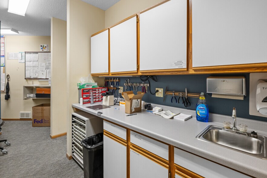 More Photos Of 845 Water Ave, Hillsboro Office For Sale