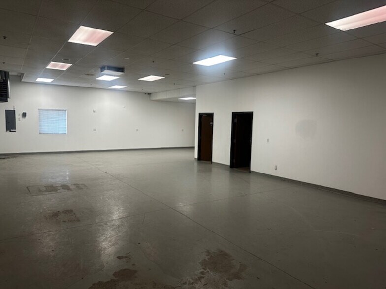 More Photos Of 7505 E Harvard Ave, Denver Flex For Sale