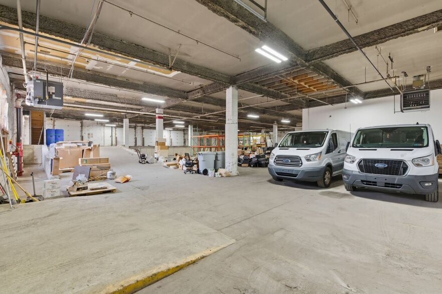 More Photos Of 7520 State Rd, Philadelphia Warehouse For Lease