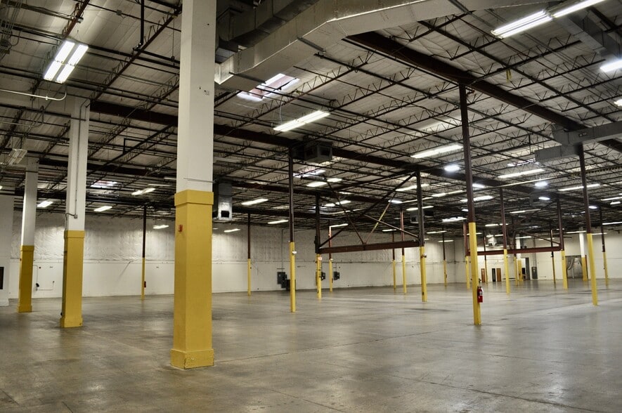 More Photos Of 2214 Braker Ln, Austin Distribution For Lease