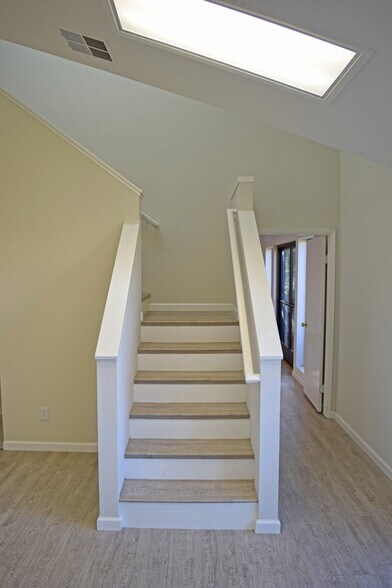 More Photos Of 566 Portal St, Cotati Showroom For Sale