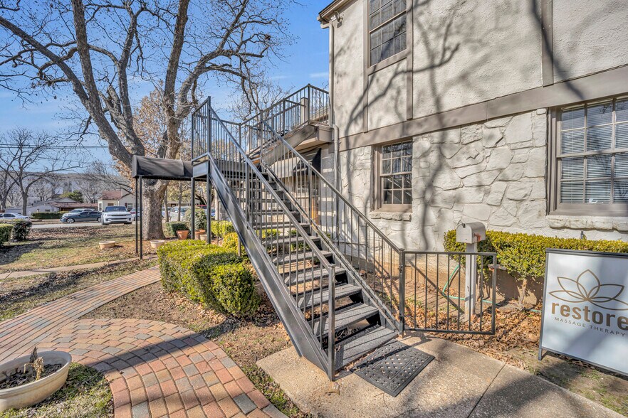 More Photos Of 808 W Abram St, Arlington Freestanding For Sale