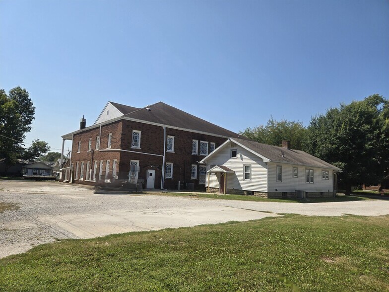 Primary Photo Of 2228 S 7th St, Terre Haute Specialty For Sale