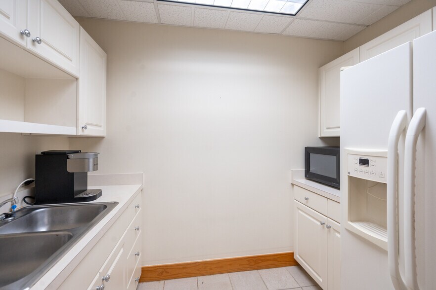 More Photos Of 49 Shores Blvd, Saint Augustine Office For Sale