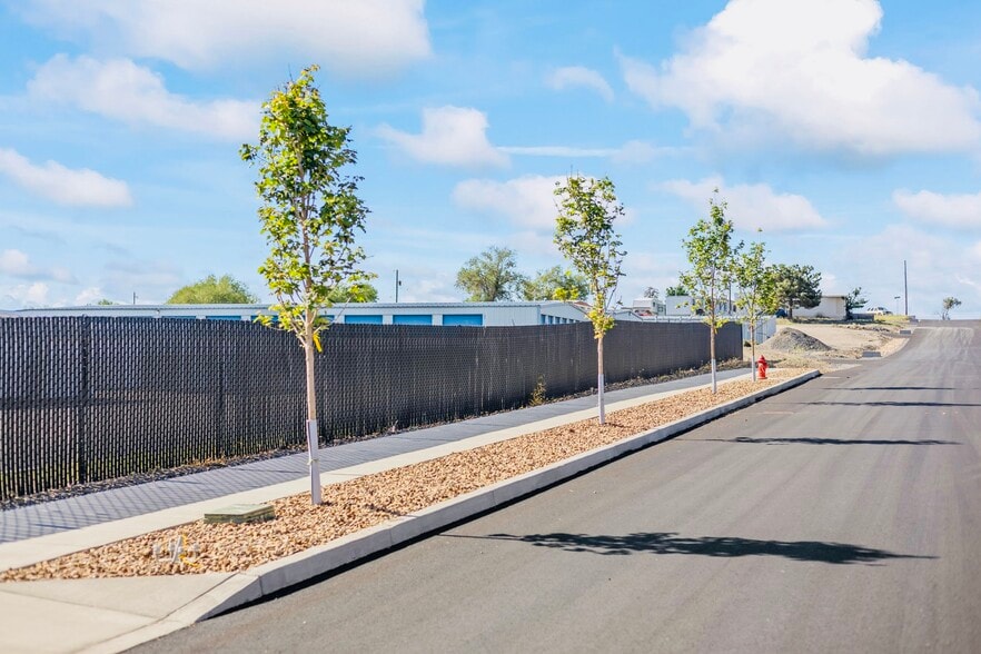 More Photos Of 1451 Olive st, Madras Self Storage For Sale